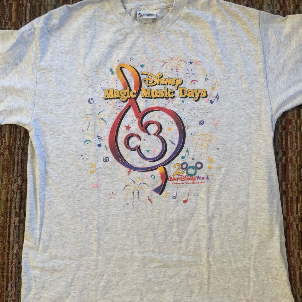 Vintage 00’ Disney music tee GLOW IN THE DARK